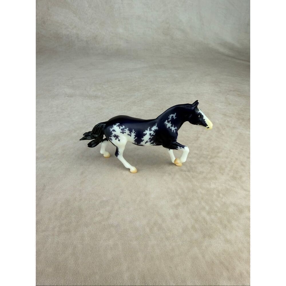Breyer Stablemate Club Lanin Breyer Horse - Picture 6 of 8